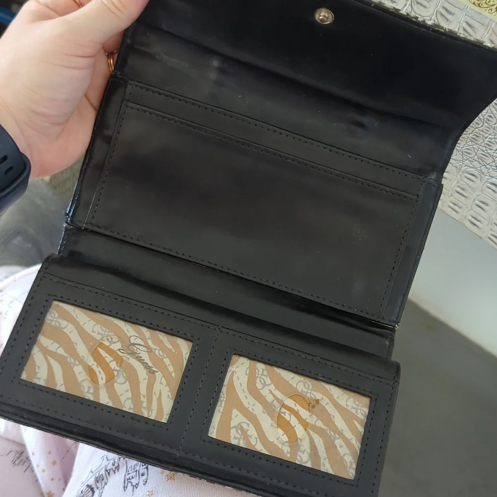 Guess wallet - Picture 2 of 4